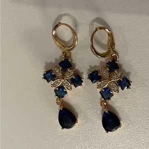 💥 $10 or 3 for $15 💥 Gold Tone and Blue Drop Earrings NIB